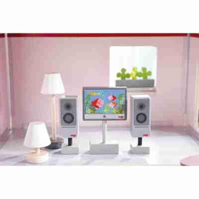 Téléviseur Little Friends HABA avec enceintes dans un salon de maison de poupée