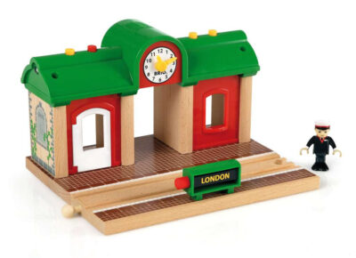 Gare Principale à Enregistreur Vocal BRIO avec figurine contrôleur