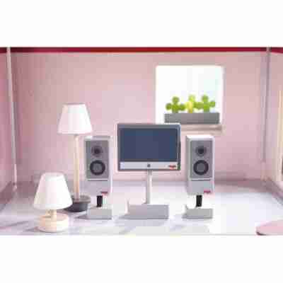 Accessoires Little Friends Téléviseur et lampes HABA installés dans une maison de poupée