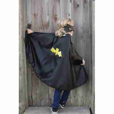 Cape noire avec emblème chauve-souris jaune