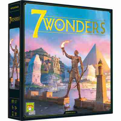 Boîte de jeu 7 Wonders posée debout, illustrant les merveilles antiques – Repos Production – P’tit Loustic