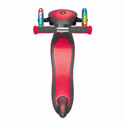 Vue du large plateau antidérapant de la trottinette Globber Elite Deluxe Lights