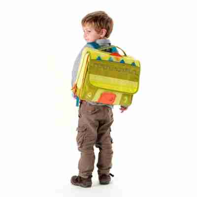 Enfant portant le grand cartable Walter Lilliputiens sur le dos