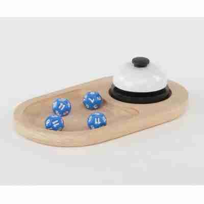 Jeu Formule 24 A&A Chess avec plateau en bois, quatre dés bleus à 12 faces et sonnette