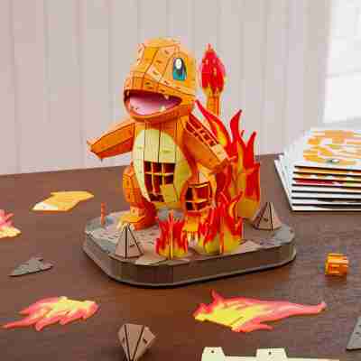 Vue détaillée du visage et du socle enflammé de Salamèche 4D Build