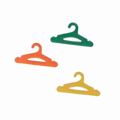 Cintres colorés fournis avec l’armoire Les Minouchkas