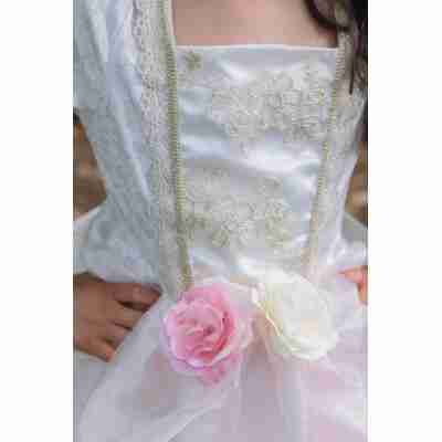 Détail du corsage brodé doré avec fleurs décoratives