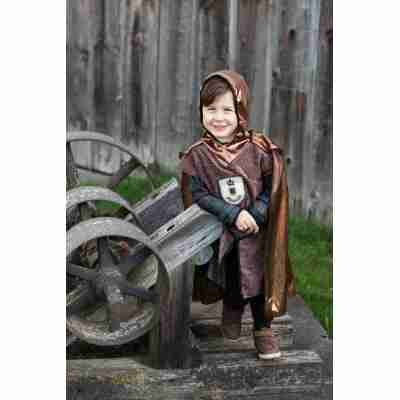 Enfant portant tunique de chevalier cuivre