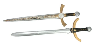 Deux modèles d’épée de chevalier Great Pretenders