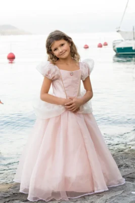 Enfant portant la robe de princesse antique Great Pretenders