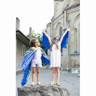 Deux enfants déguisés avec les ailes de dragon céleste Great Pretenders