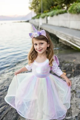 Enfant portant la robe licorne Pégase Great Pretenders