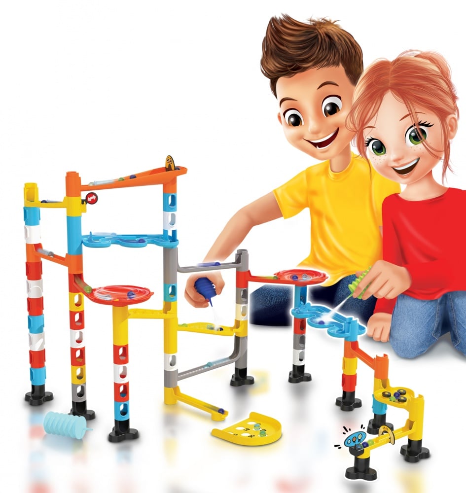 Marble Challenge 3 Enfants jouant au Marble Challenge Buki avec circuit de billes