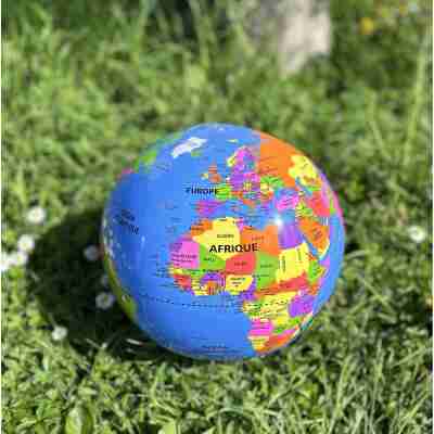 Globe gonflable éducatif 30 cm avec pays et continents