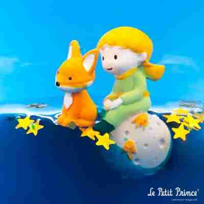 Détail du Petit Prince et du renard dans la bouteille sensorielle