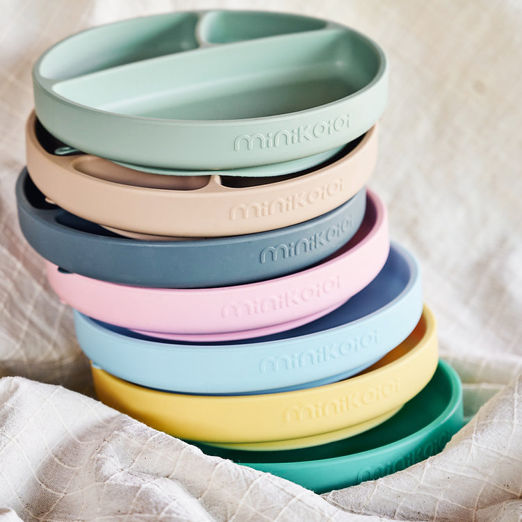 Assiette compartimentée en silicone à ventouse 3 Collection d’assiettes silicone bébé Minikoioi colorées