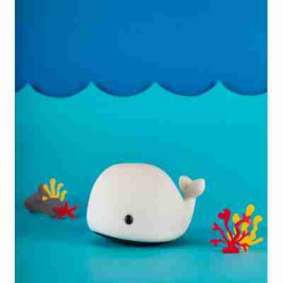 Veilleuse baleine little l dans un décor marin