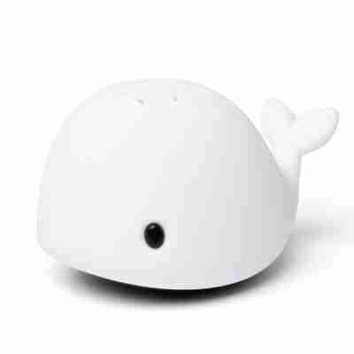 Ptit Loustic – Magasin de jeux et jouets à Saint-Étienne 9 Veilleuse baleine blanche little l sur fond blanc