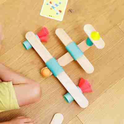 Avion construit avec les éléments du jeu Piks et Stix