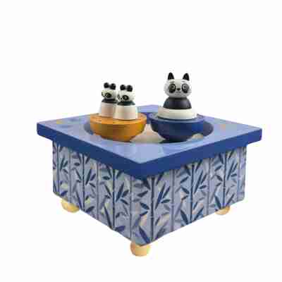 Boîte à musique Dancing Panda Trousselier avec un panda et deux bébés pandas aimantés