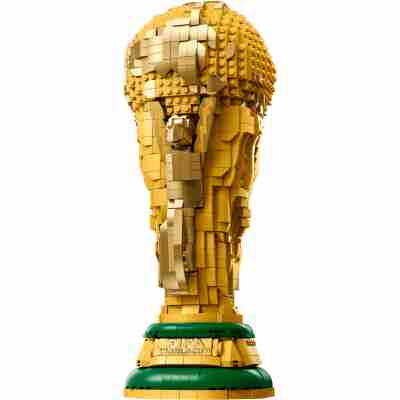 Détails du globe et des sculptures du trophée FIFA LEGO