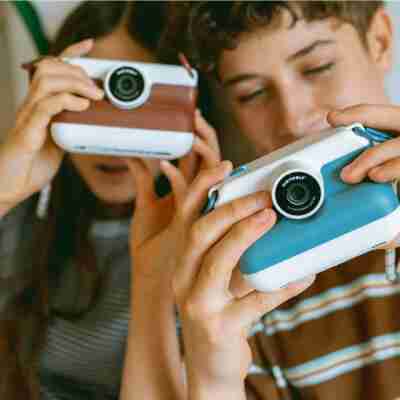 Enfants prenant des photos avec l'appareil K-Print Kidywolf