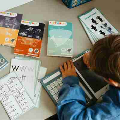 Enfants jouant avec les cartes Jeux et Éducation Kidydraw Mini