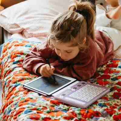 Enfant utilisant la Kidydraw Mini Princesse Kidywolf