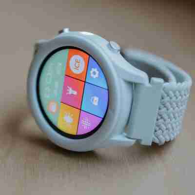 écran tactile couleur de la montre interactive verte