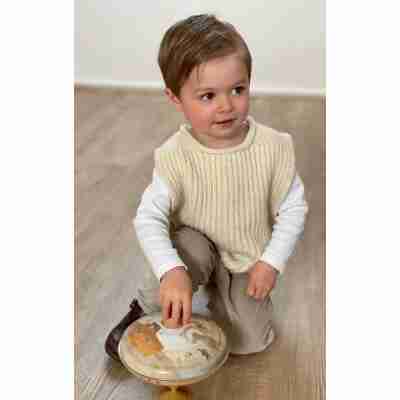 Enfant faisant tourner la Grande toupie Arche de Noé Egmont Toys