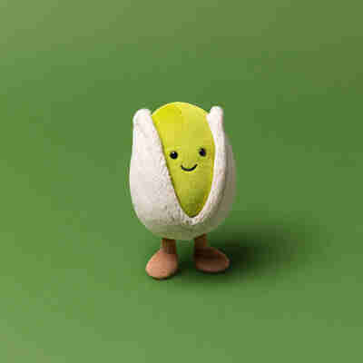 Ptit Loustic – Magasin de jeux et jouets à Saint-Étienne 6 Horatio Pistachio Jellycat sur fond vert