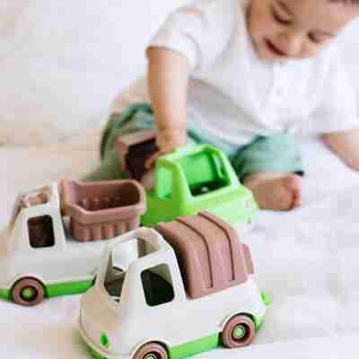 Camion Poubelle Simple utilisé par un jeune enfant
