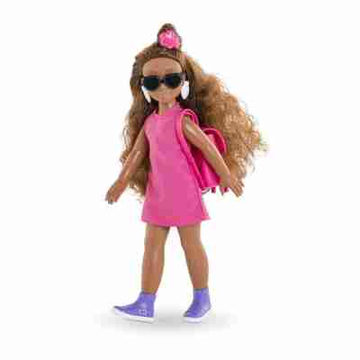 Melody Corolle Girls portant la robe rose incluse dans le coffret