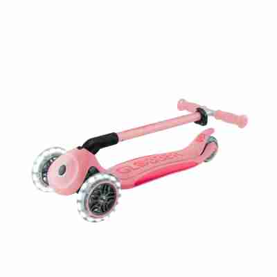 Trottinette Globber pliée pour faciliter le transport et le rangement