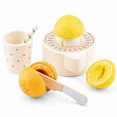Ptit Loustic – Magasin de jeux et jouets à Saint-Étienne 13 Ensemble presse-agrumes en bois New Classic Toys avec orange, citron, gobelet et couteau