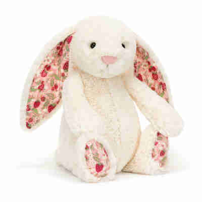 Ptit Loustic – Magasin de jeux et jouets à Saint-Étienne 5 Blossom Cream Bunny Berry Jellycat avec fourrure crème et oreilles à motif fraises