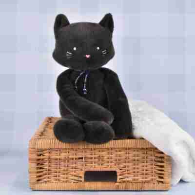 Ptit Loustic – Magasin de jeux et jouets à Saint-Étienne 6 Peluche Chat Méloé Gris Anthracite confectionnée en Bretagne