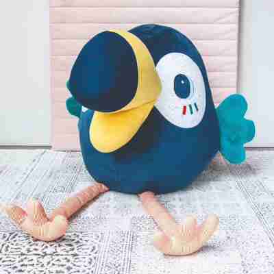 Grande peluche Pablo le Toucan Lilliputiens avec bec jaune et bleu