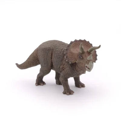 Figurine Tricératops Papo 55002 vue de profil avec trois cornes et peau brune texturée