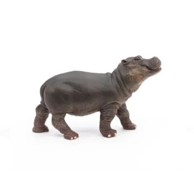 Ptit Loustic – Magasin de jeux et jouets à Saint-Étienne 4 Bébé hippopotame Papo 50052 vu de profil avec son corps arrondi