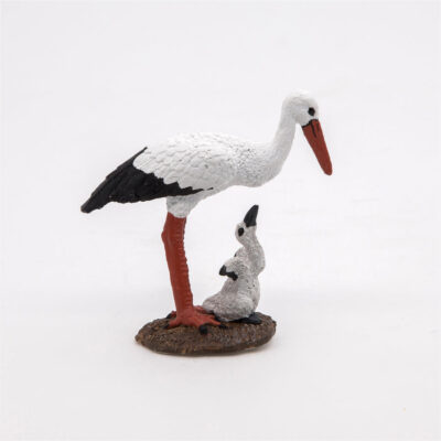 Figurine Cigogne et son bébé Papo avec plumage blanc et noir et longues pattes rouges