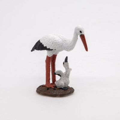 Figurine Cigogne et son bébé Papo vue de profil sur leur base