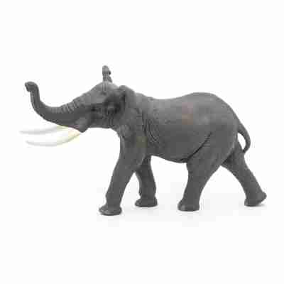 Figurine Éléphant Papo de profil avec peau grise texturée, trompe levée et défenses