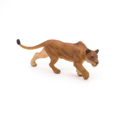 Ptit Loustic – Magasin de jeux et jouets à Saint-Étienne 1 Figurine Lionne chassant Papo 50251 avançant le corps bas dans une posture de traque