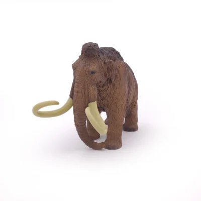 Mammouth Papo vu de face avec sa trompe et ses grandes défenses couleur ivoire