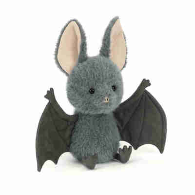 Broox Bat Jellycat assise avec fourrure gris bleuté et grandes ailes déployées