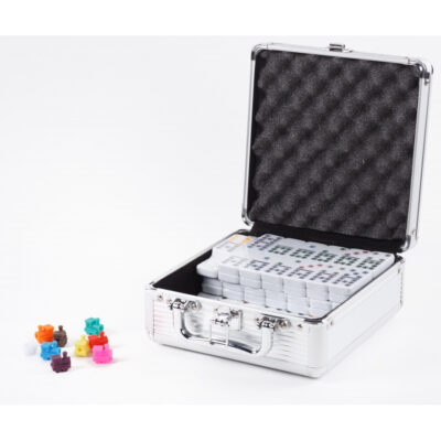 Coffret ouvert du Train Mexicain avec 91 dominos double 12 et petits trains colorés
