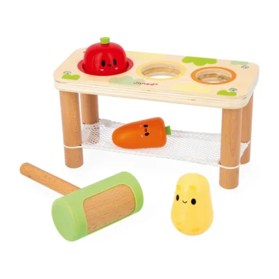Ptit Loustic – Magasin de jeux et jouets à Saint-Étienne 5 Tap Tap Légumes Janod avec support en bois, marteau, tomate, carotte et pomme de terre