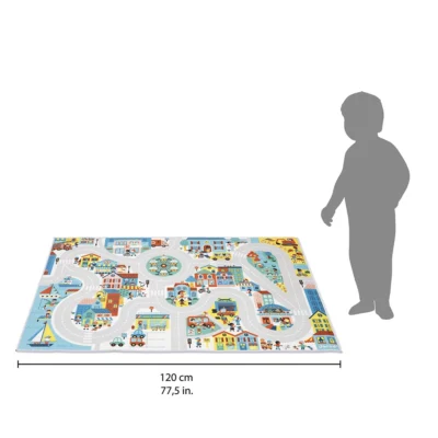 Tapis Ville Cross Roads Janod de 120 x 78 cm présenté à côté d’un enfant