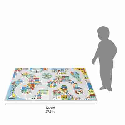 Tapis Ville Cross Roads Janod de 120 x 78 cm présenté à côté d’un enfant